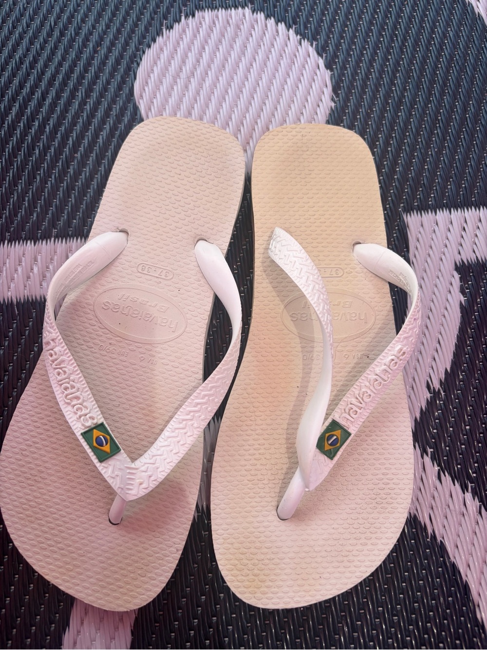 Havaianas Women's Light Pink Flip Flop Sandals with Brazilian Flag Accent